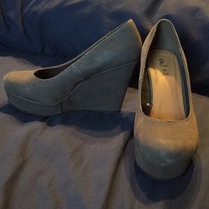Gray high wedges